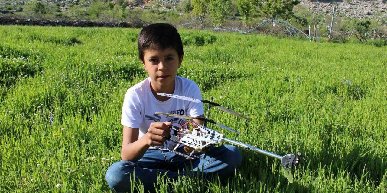 14 Yaşındaki Çocuk Geri Dönüşüm Malzemeleriyle Teknolojik Aletler Yaptı