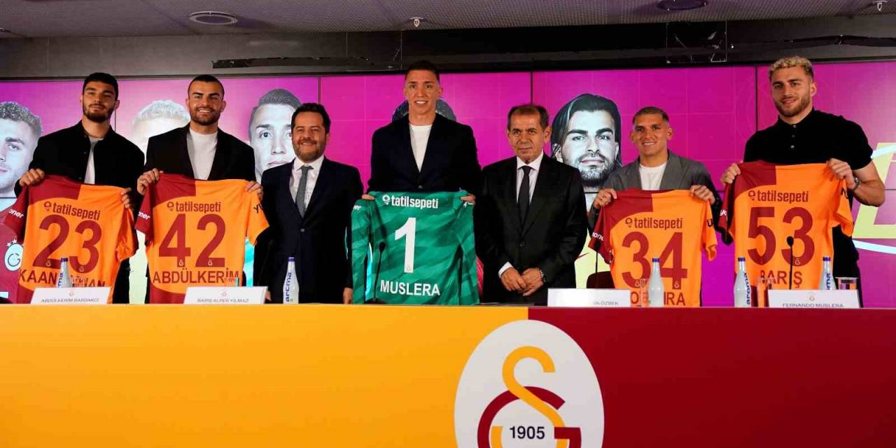 Galatasaray, 5 Futbolcusu İle Sözleşme Yeniledi