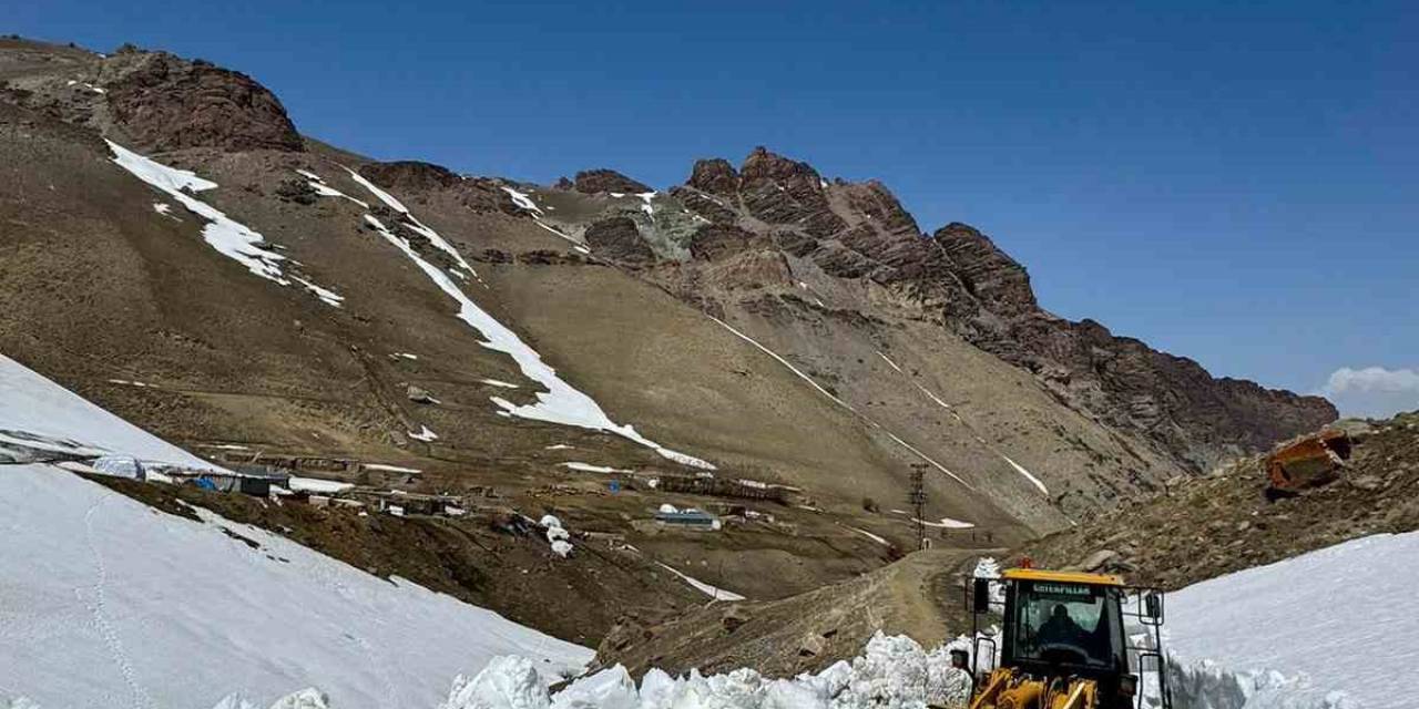 Başkale’de Kar Nedeniyle 5 Aydır Kapalı Olan Yol Ulaşıma Açıldı