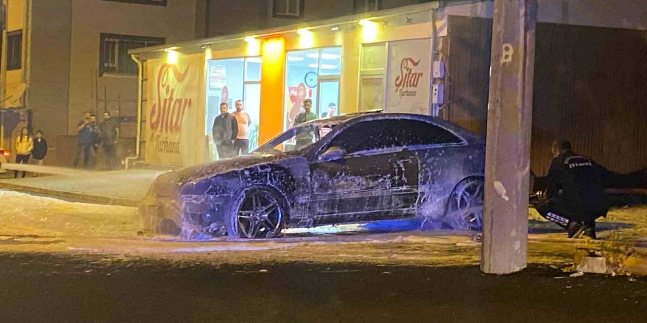 Alev Topuna Dönen Otomobil Kullanılmaz Hale Geldi