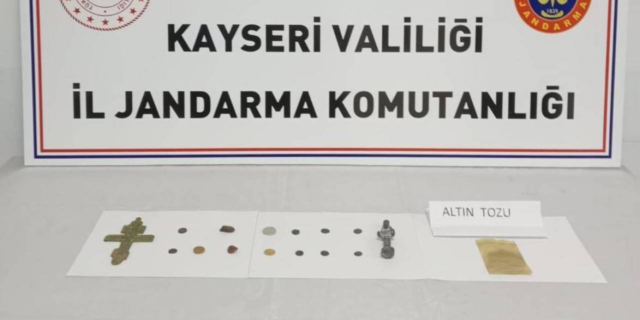 Arama Yapılan Araçtan Çok Sayıda Tarihi Eser Çıktı