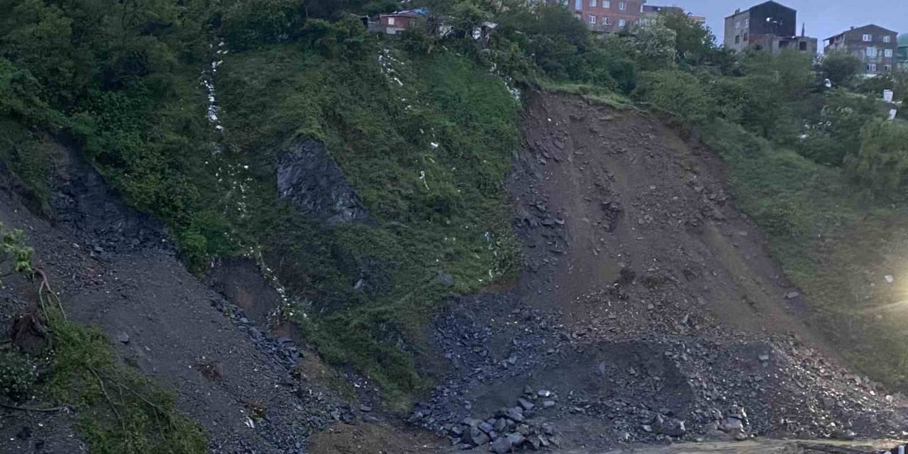 Gaziosmanpaşa’da Toprak Kaymasının Meydana Geldiği Alan Günün İlk Işıklarıyla Böyle Görüntülendi