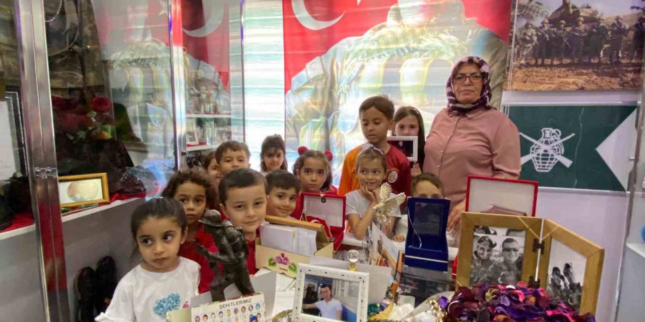 Şehit Oğlunun Hasretini Böyle Gideriyor, Odasını Anı Evine Çevirdi