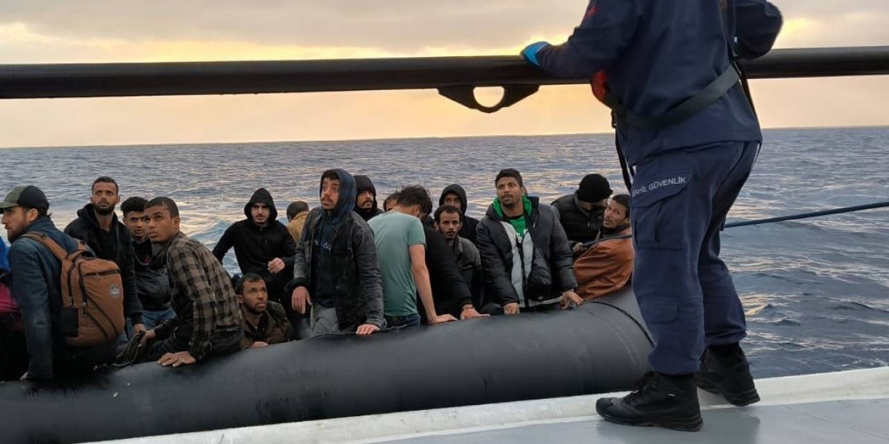 Göçmen Botu, Batma Tehlikesi Geçirdi