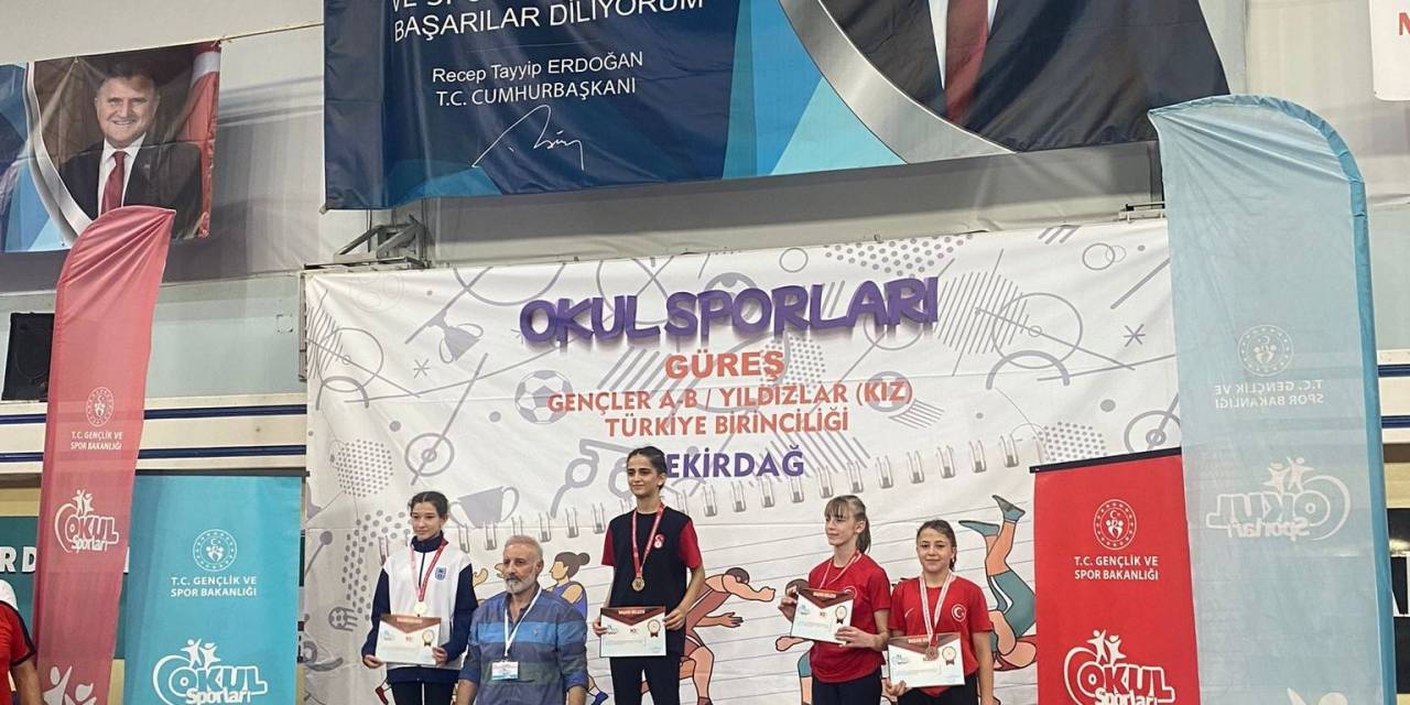 Okullar Arası Güreş Şampiyonasında Bingöl Rüzgarı