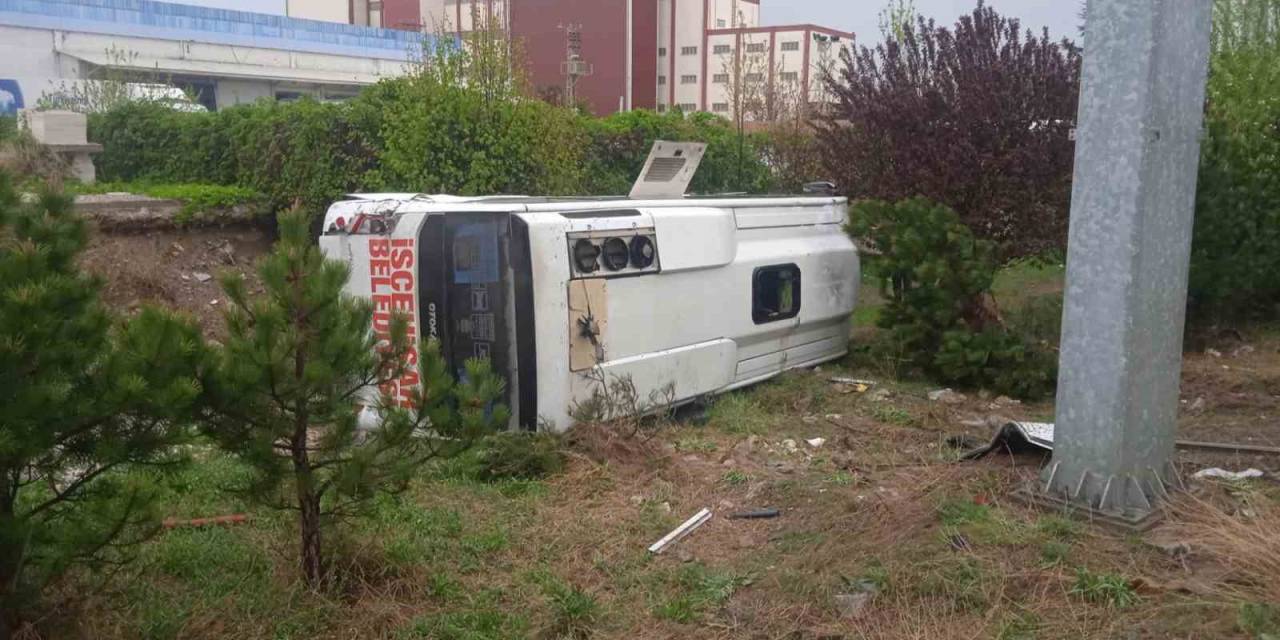 Kontrolden Çıkan Minibüs Korku Dolu Anlar Yaşattı.