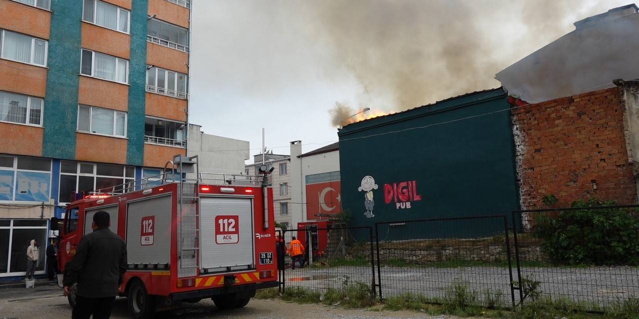 Kırklareli’nde Geç Osmanlı Dönemine Ait Tarihi Bina Alevlere Teslim Oldu