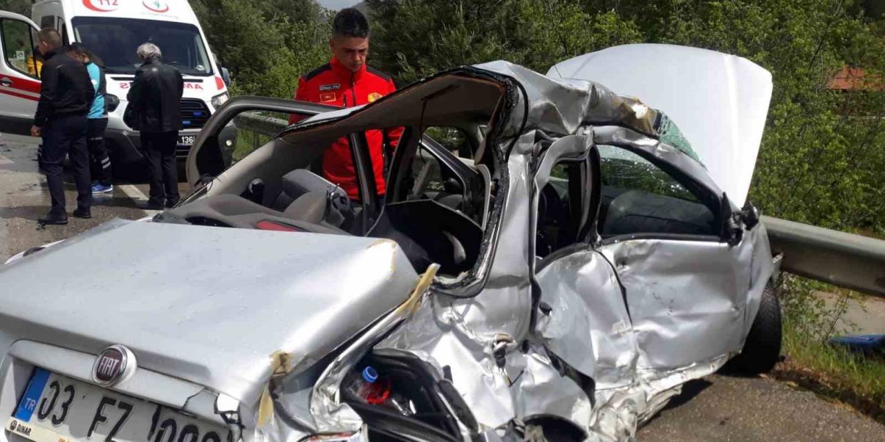 Antalya- Isparta Yolunda Otobüs İle Çarpışan Otomobil Sürücüsü Hayatını Kaybetti