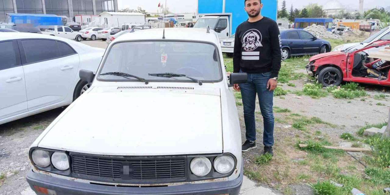 Kapı Kilidini Kırdıkları Otomobilden 4 Bin Liralık Eşya Çaldılar