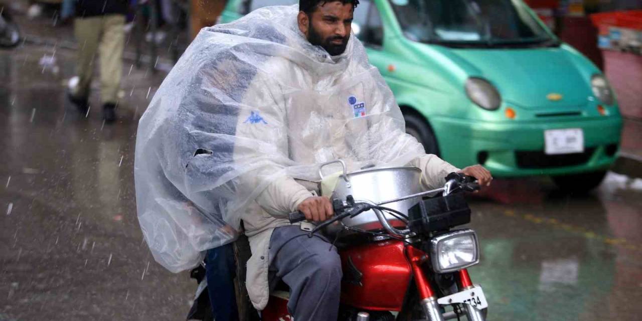 Pakistan’daki Sel Ve Yıldırımlarda Can Kaybı 87’ye Yükseldi