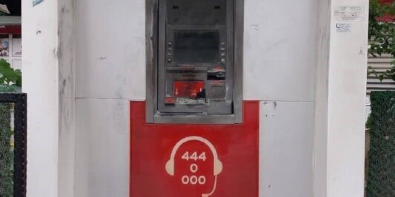 Banka Atm’sini Yakmak İstediler