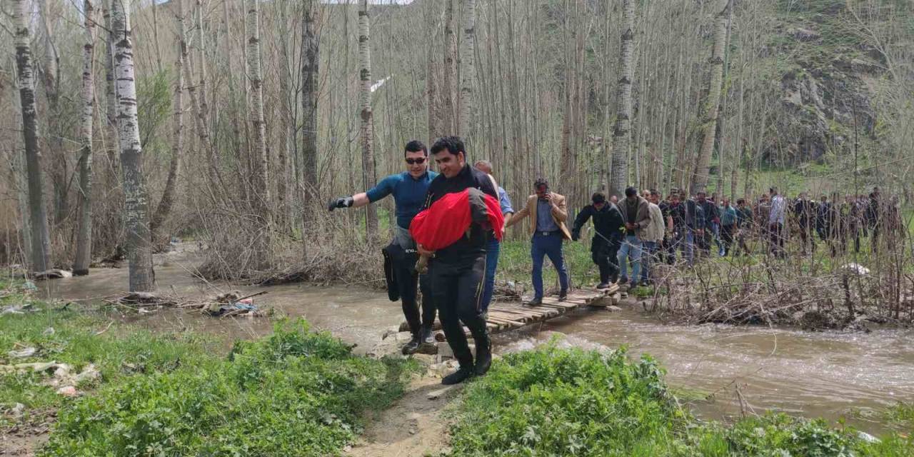 Van’da Dereye Düşen 3 Yaşındaki Çocuk Öldü