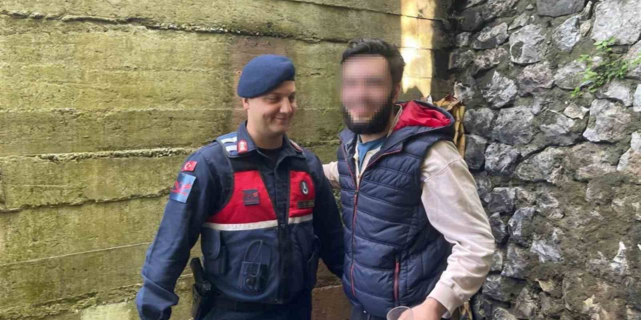 Ormanda Gezerken Kaybolan Genci Jandarma Ekipleri Buldu