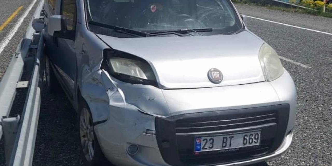 Koyun Sürüsüne Çarpmamak İçin Manevra Yaptı, Demir Bariyerlere Çarptı