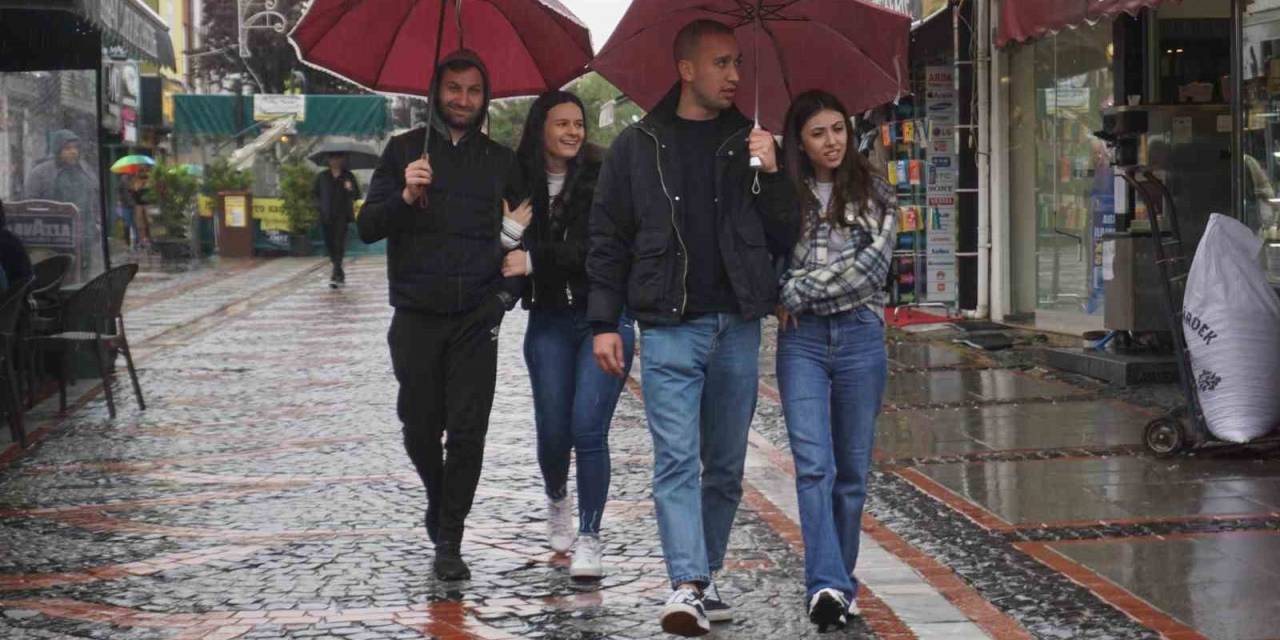 Edirne’de Yağmur Etkili Oluyor