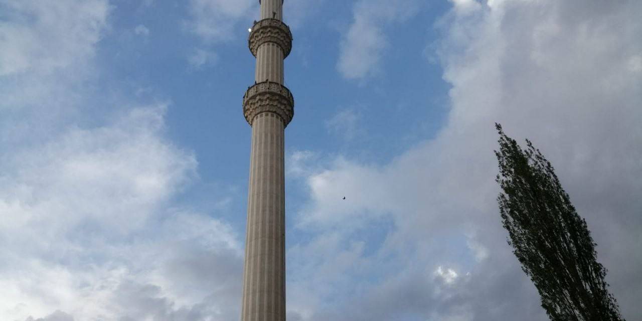 Fırtına Minarenin Şerefesini Uçurdu