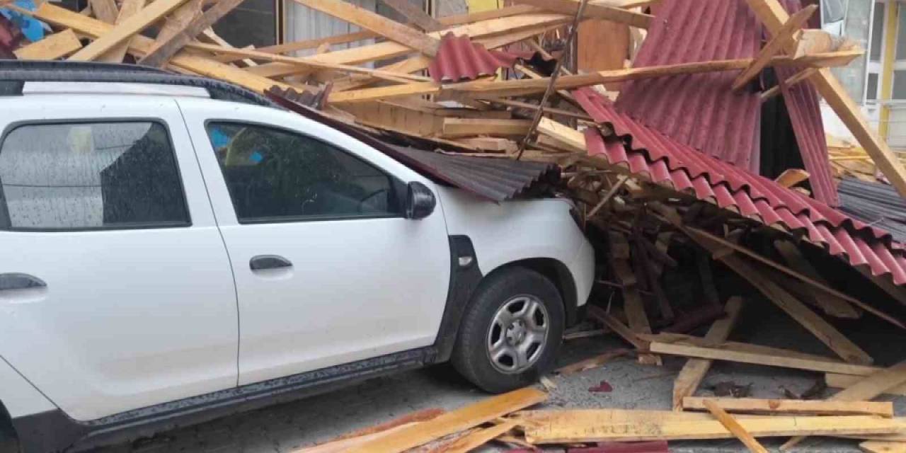 Suluova’da Fırtına Çatıları Uçurdu, Vatandaşlar Deprem Sandı