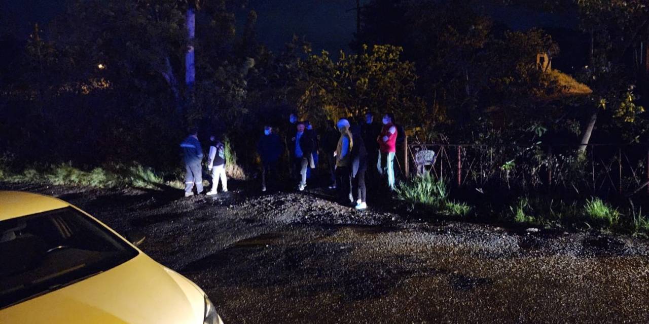 Fabrikadan Yayılan Kötü Koku Mahalleliyi Sokağa Döktü