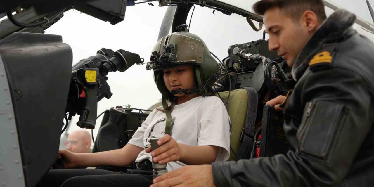 Pilot Koltuğuna Geçen Minikler, Çocuk Bayramında Hayallerini Gerçekleştirdi