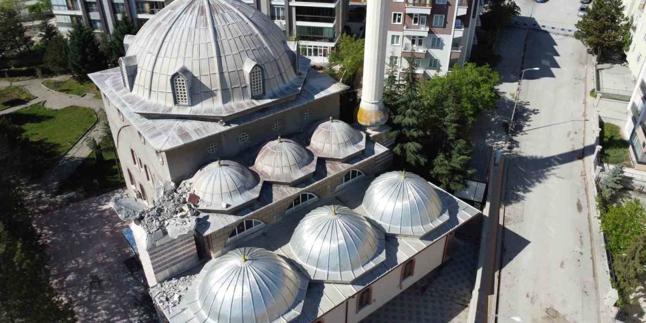 Fırtınada Minaresi Yıkılan Cami Havadan Görüntülendi