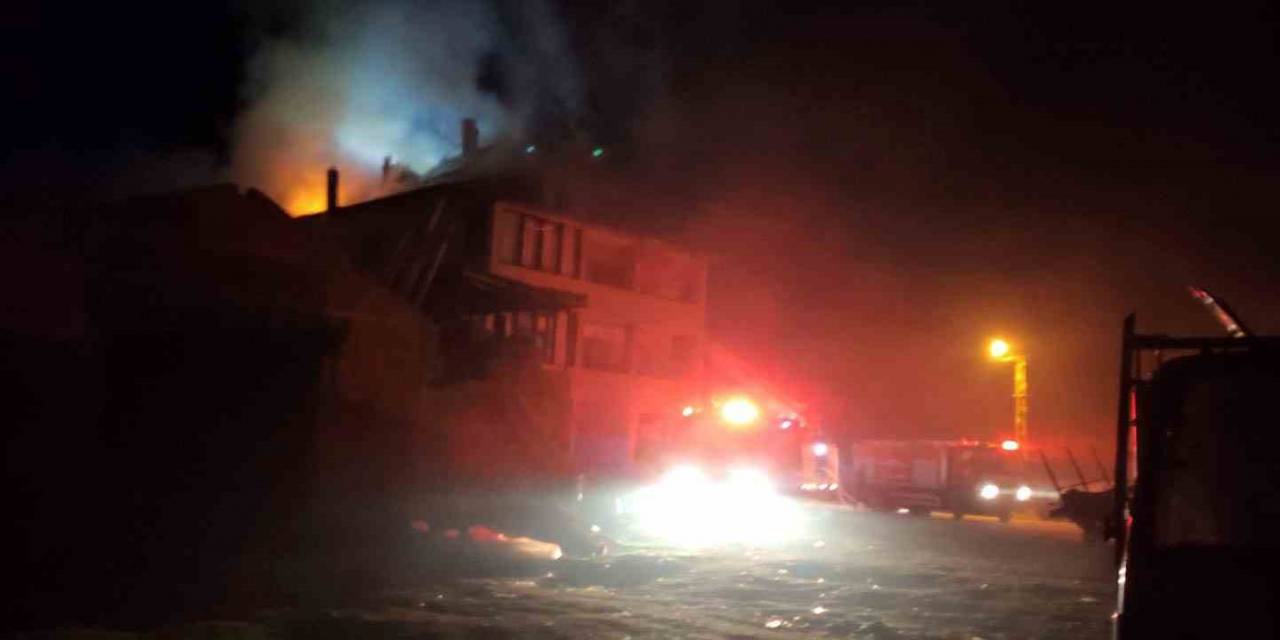 Konya’da 3 Katlı Evde Korkutan Yangın