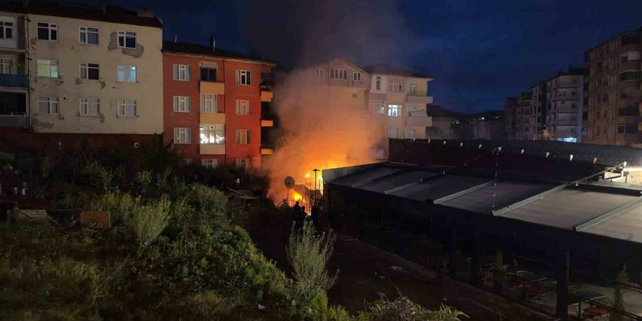 Süs Bitkileri Serasında Yangın Çıktı