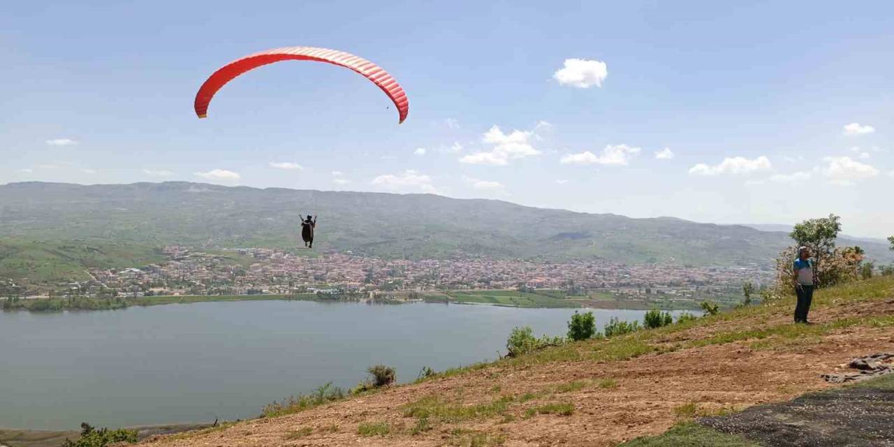 Yamaç Paraşütü Etkinliği Büyük İlgi Gördü