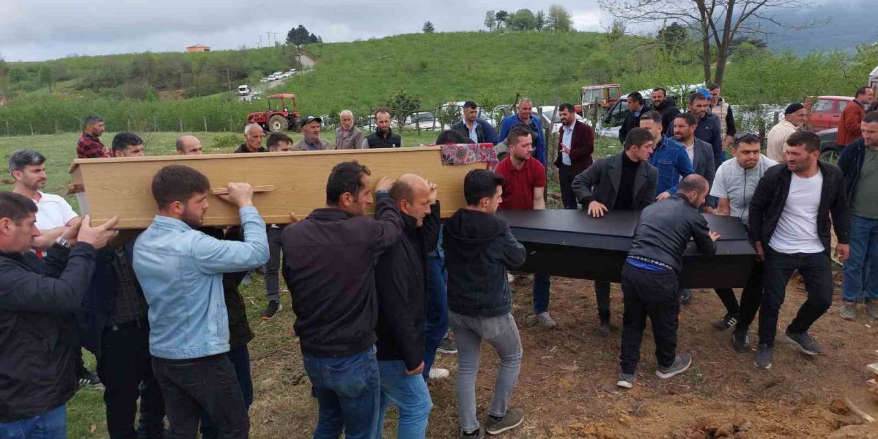 Araçları Tırın Altına Giren Karı-kocanın Hayatını Kaybettiği Kaza Kamerada