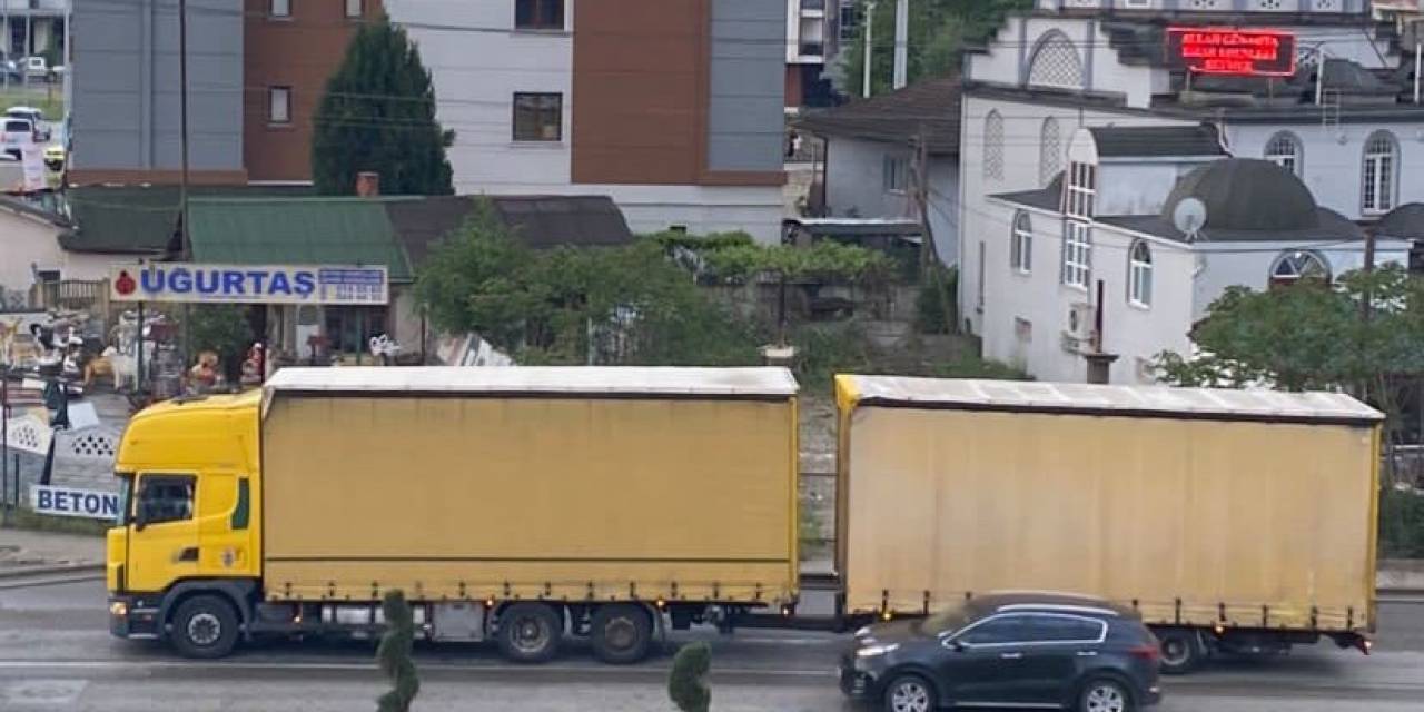 Şüphe Üzerine Durdurulan Tırda 10 Düzensiz Göçmen Yakalandı: 2 Gözaltı