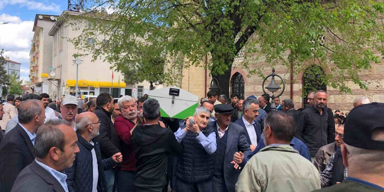 Oğlunun Şehadet Gününde Vefat Etti