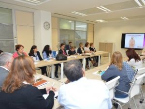 Masa Başında Çalışanların Kabusu Bel Ve Boyun Ağrıları