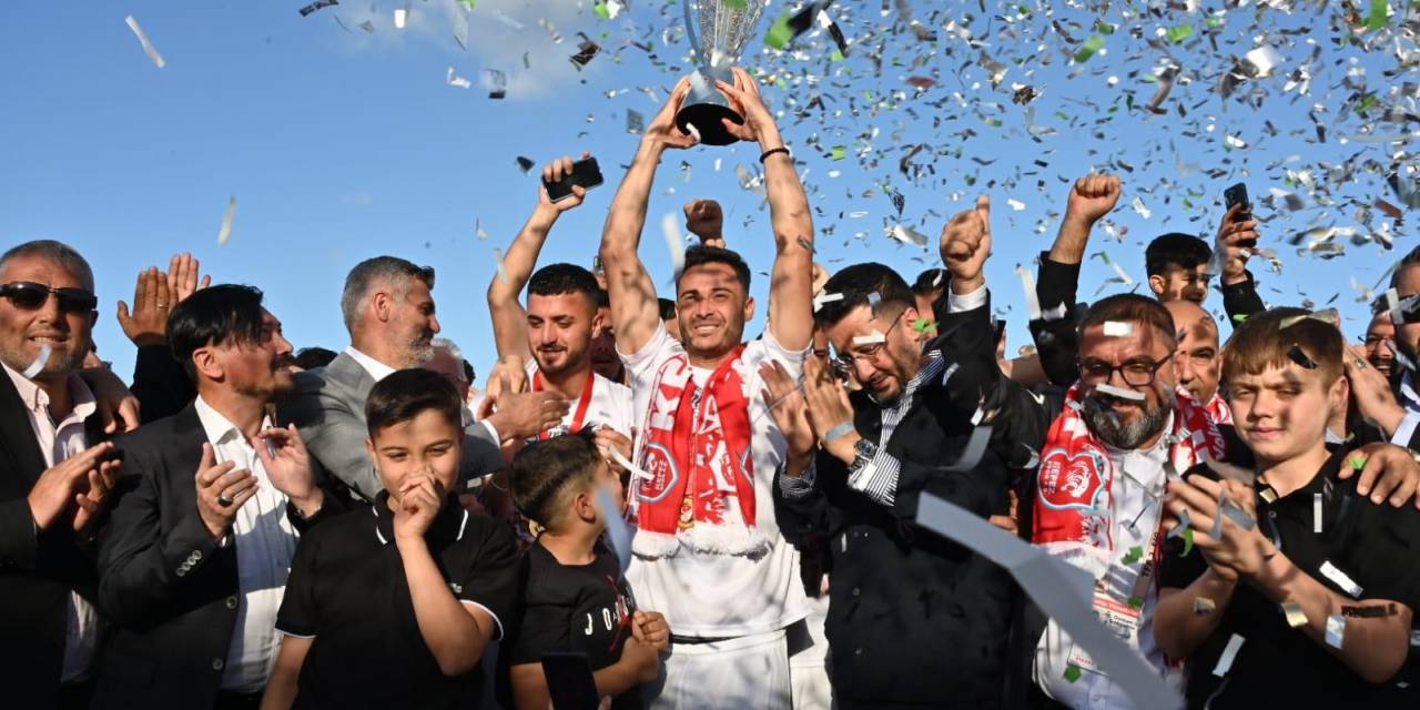 Şampiyon Kepezspor Kupasını Aldı