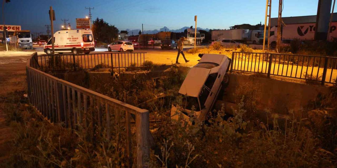 Antakya’da Tofaş Otomobil Su Kanalına Uçtu: 1 Yaralı