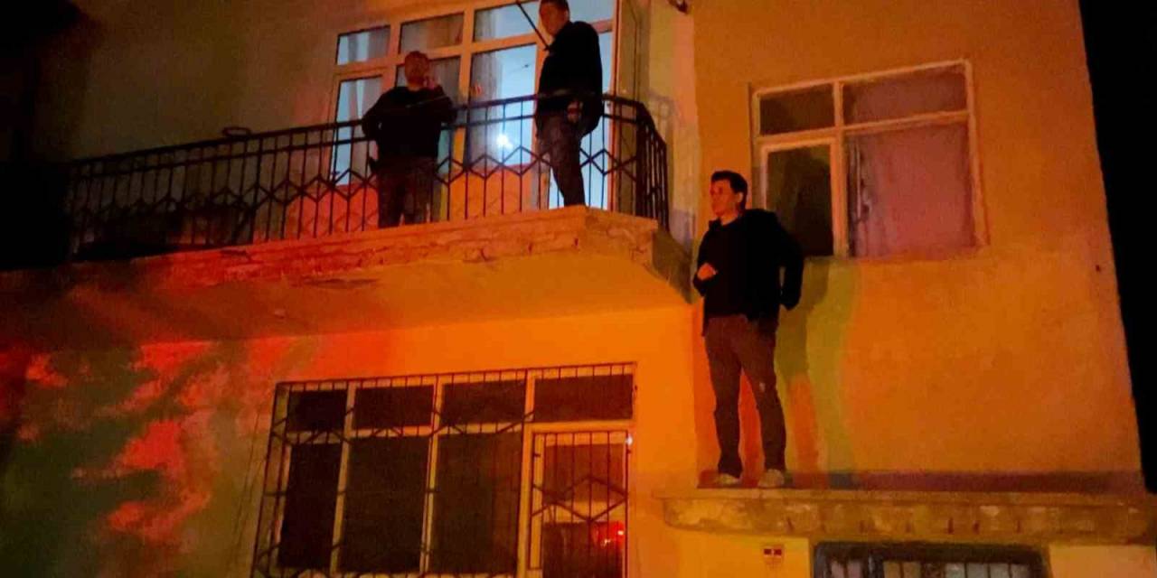 2. Katta Suçüstü Yakalanan Azılı Hırsız, Polis Ekibiyle Evde Mahsur Kaldı