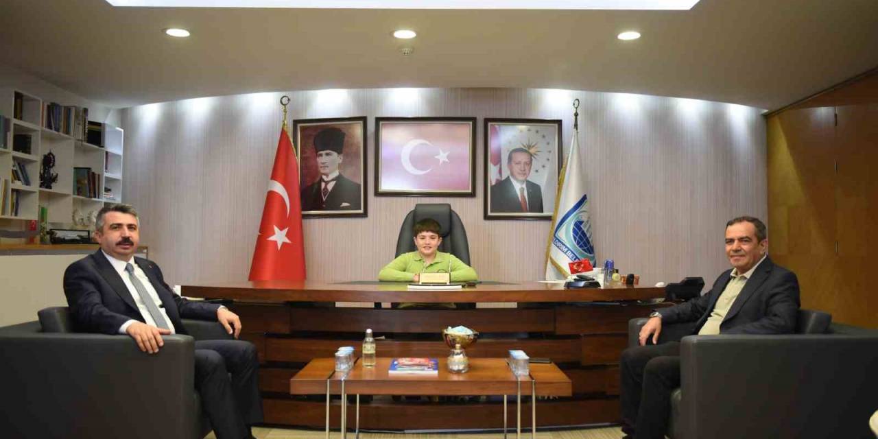 Başkan Yılmaz, Koltuğunu Miniklere Bıraktı