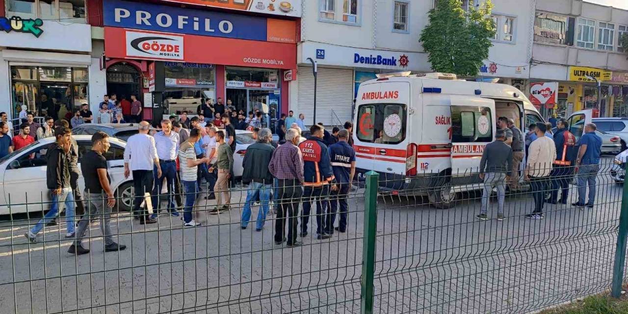 Freni Boşalan Park Halindeki Otomobil Kaza Yaptı: 3 Yaralı