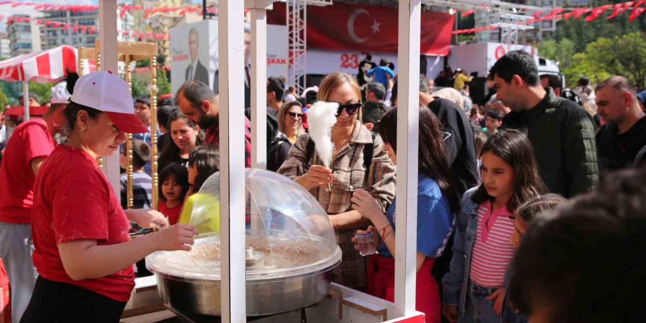 Keçiören Kırmızı Beyaza Büründü