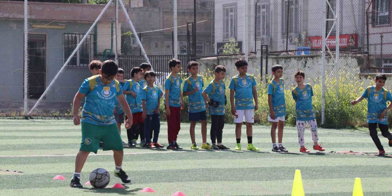 Haliliye Belediyesi Futbol Okulu İle Genç Yetenekler Yetişiyor