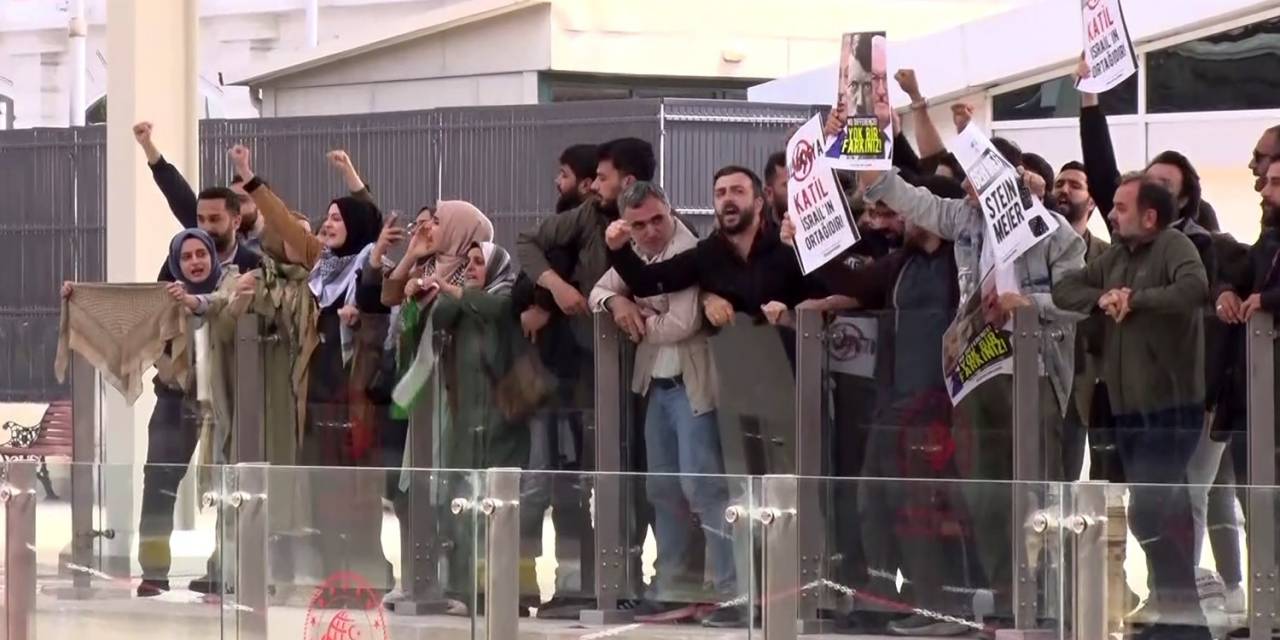 Almanya Cumhurbaşkanı Frank-walter Steinmeier’e, İstanbul’da "İsrail" Protestosu