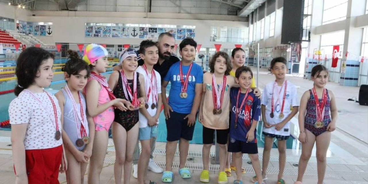Osmaniye’de Okullar Arası Minikler Yüzme Yarışması Şampiyonları Belli Oldu