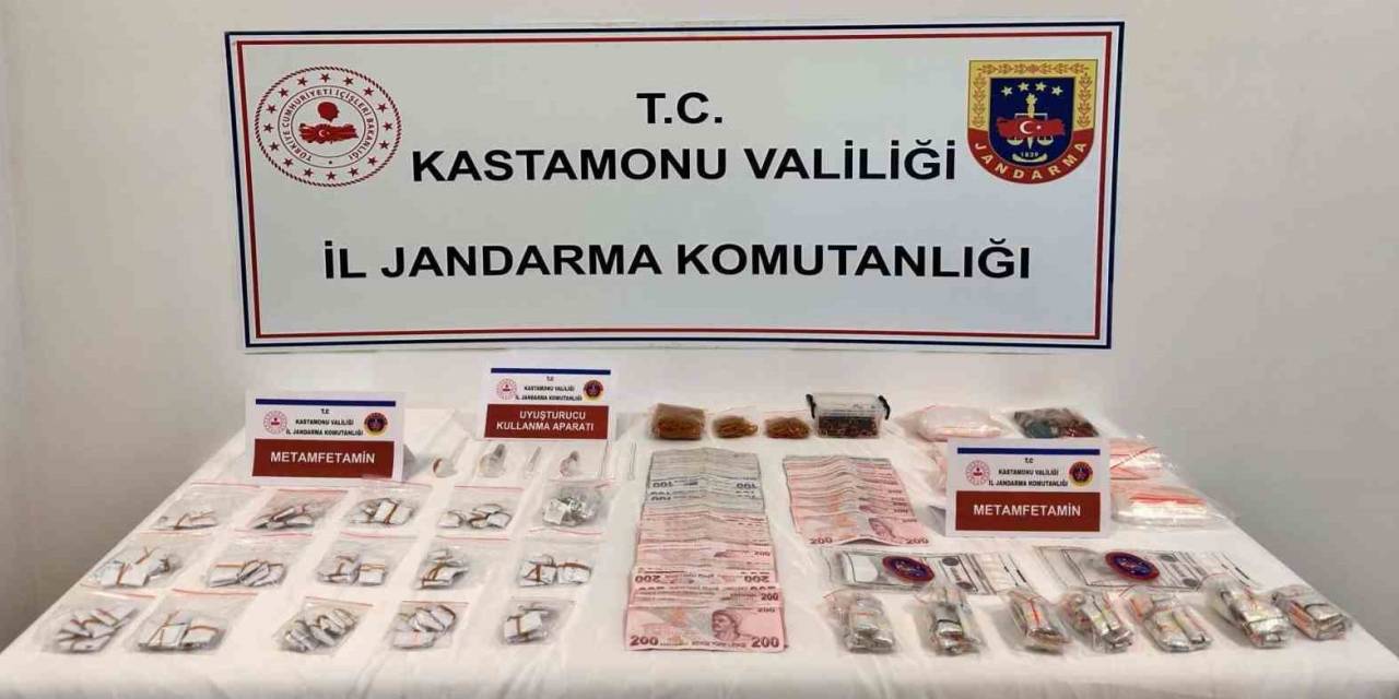 Araçlarında Uyuşturucu Madde İle Yakalanan 2 Şahıs Tutuklandı