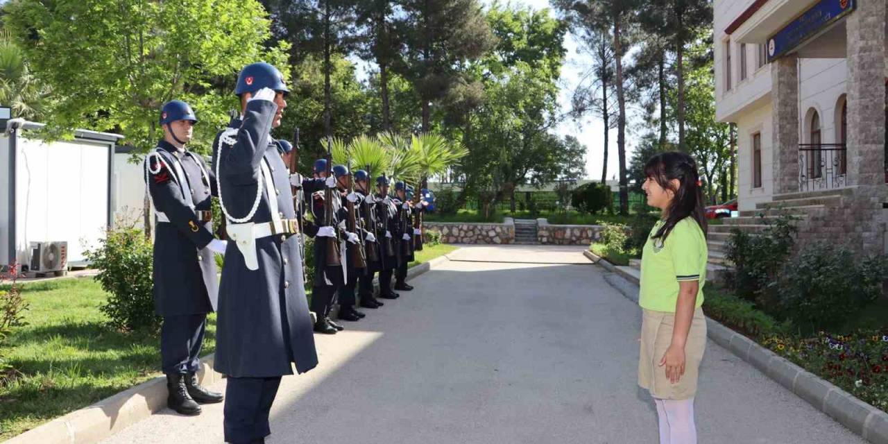 İl Jandarma Komutanı Küçük Ada’yı Tören Mangası Karşıladı