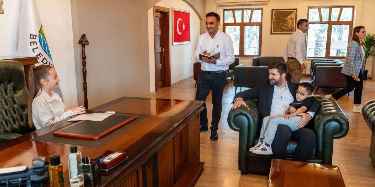 Başkan Boltaç, Koltuğunu Minik Öğrenciye Devretti