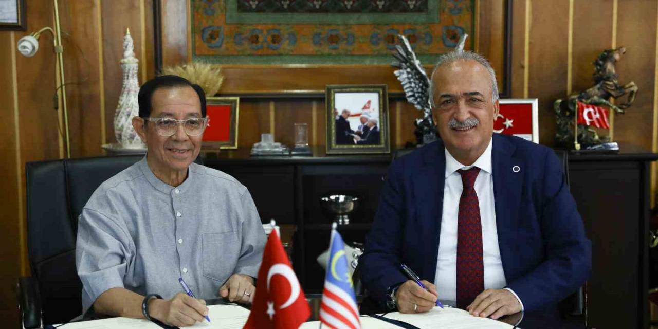 Malezya Uluslararası İslam Üniversitesi Heyetinden Rektör Çomaklı’ya Ziyaret