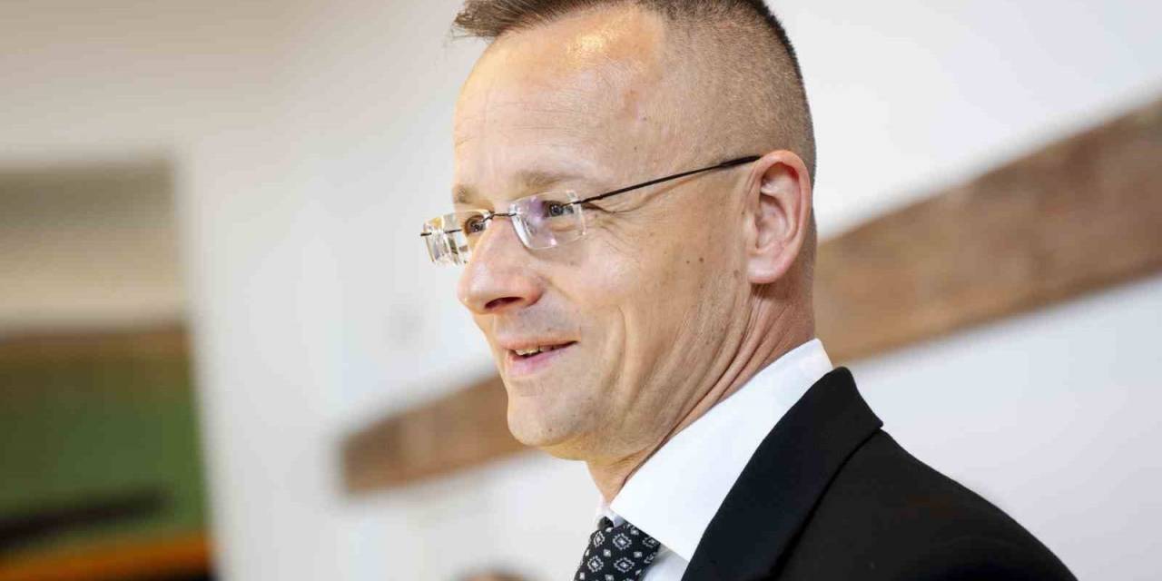 Macaristan Dışişleri Bakanı Szijjarto: “Brüksel’de Yeni Bir Dünya Savaşı Hazırlığı Yapılıyor”