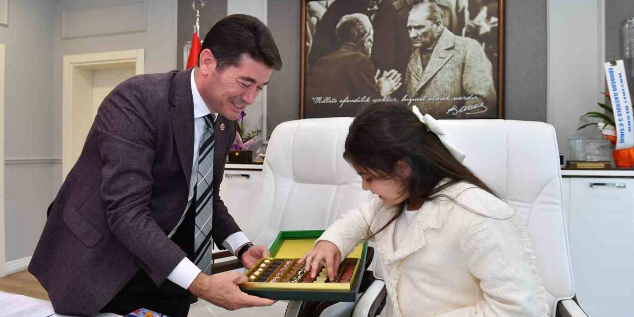 Başkan Kaya Koltuğunu Asel’e Devretti