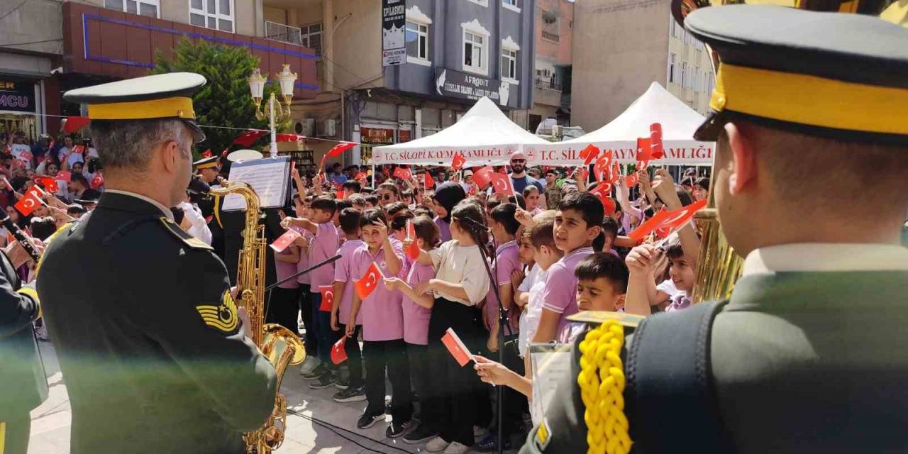 Silopi’de Askeri Bandodan Konser