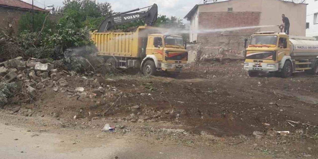 Nazilli’de Metruk Binalar Yıkılıyor