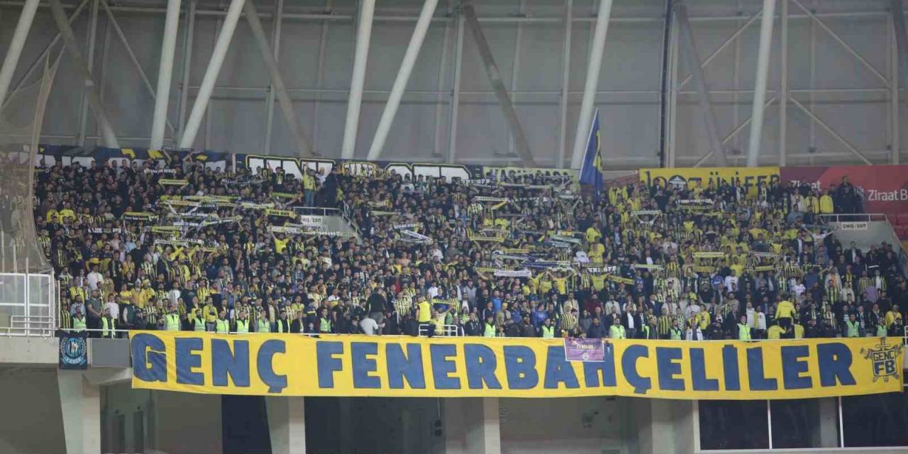 Fenerbahçeli Taraftarlar Takımını Yalnız Bırakmadı