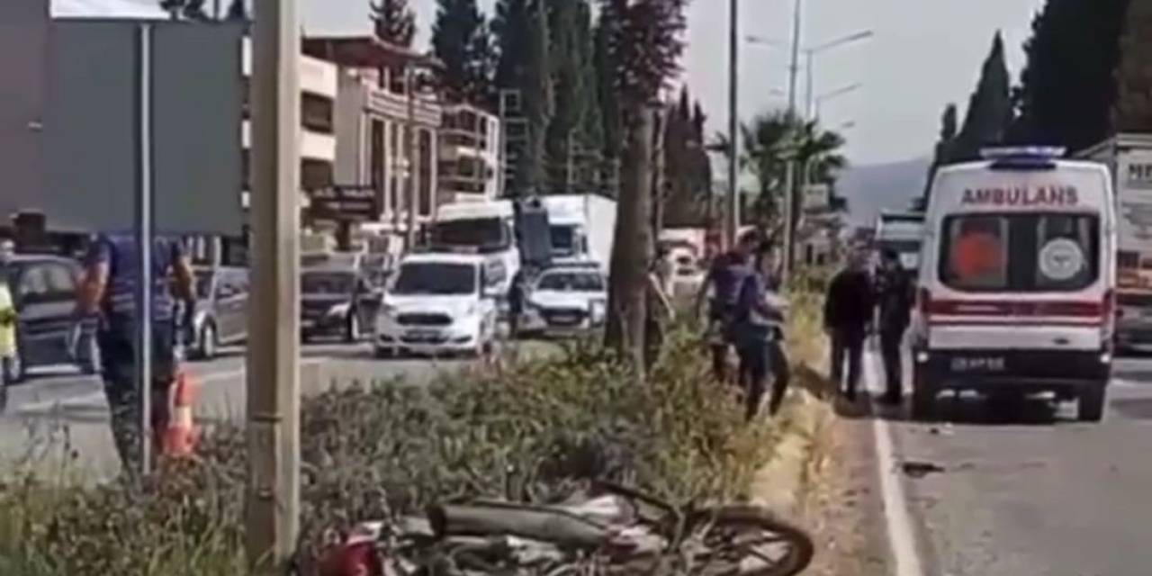 İzmir’de Aracın Çarptığı Motosikletteki Çift Hayatını Kaybetti